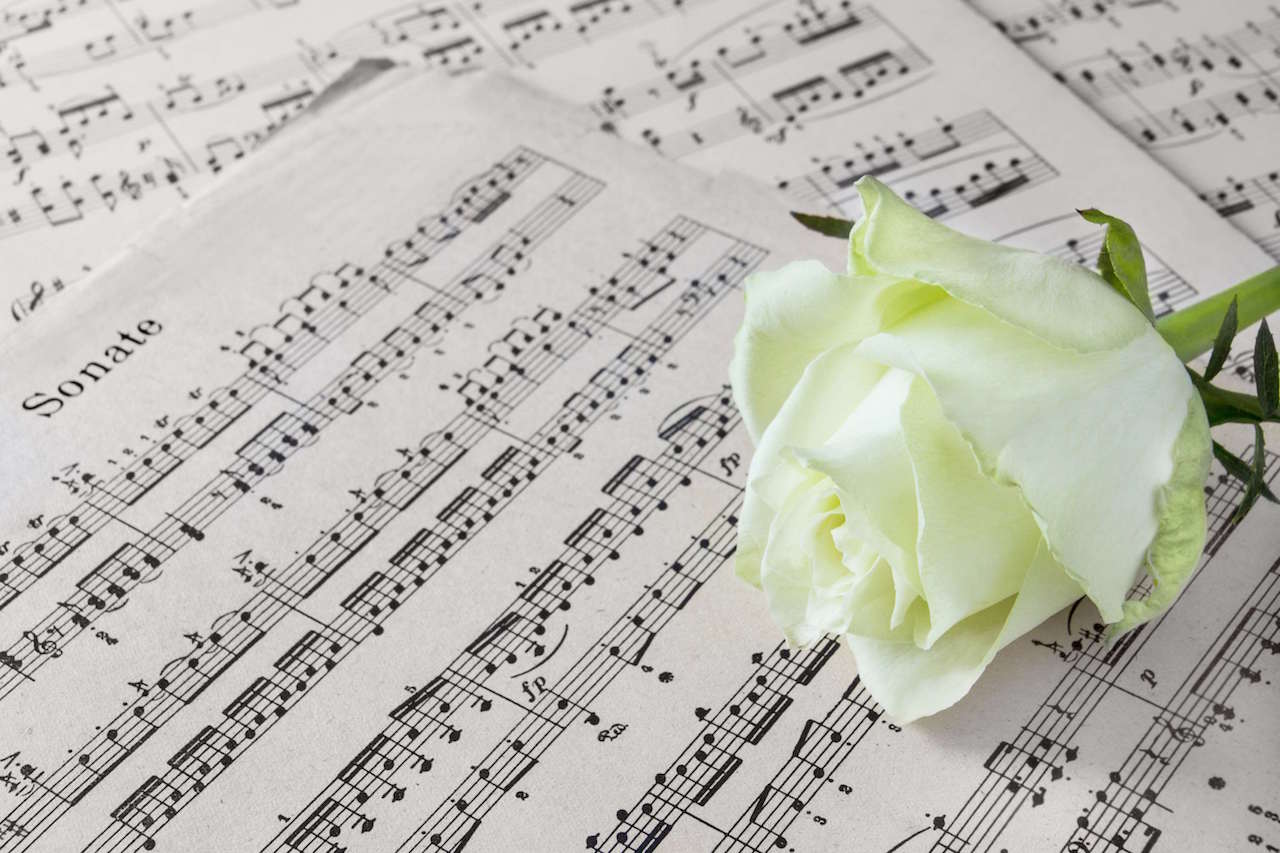 Notenblatt mit Rose
